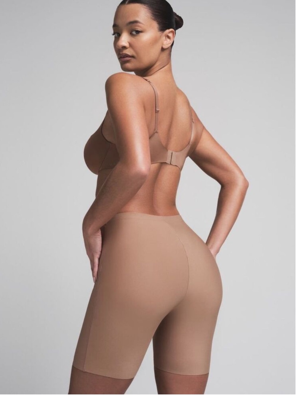 NWT SKIMS Body Butt And Hip Enhancing Padded Shorts Mid Thigh BBL Sienna Medium